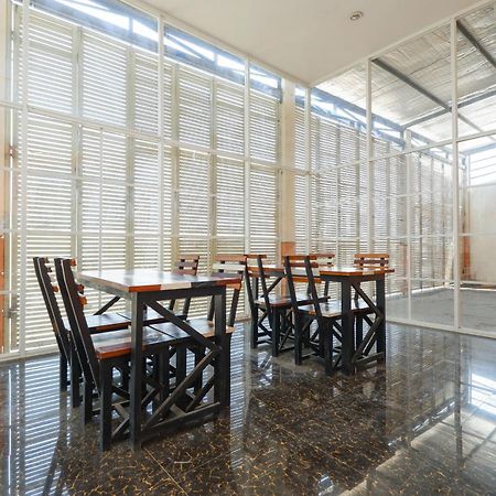 OYO 1250 Unta Residence Semarang Exterior foto